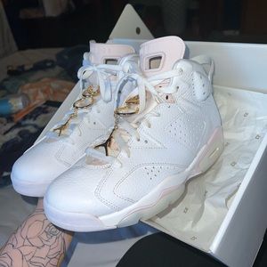 Retro Jordan’s 6 very cute worn once!